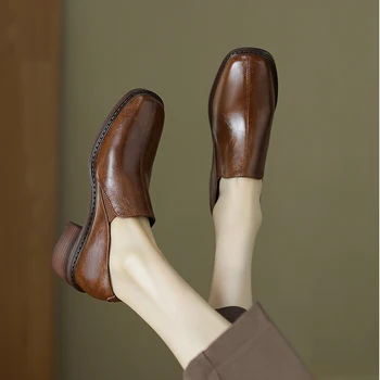 Женская обувь 2023 г. Элегантные женские лоферы на высоком каблуке с квадратным носком на среднем каблуке в стиле ретро телесного цвета, Женская обувь из натуральной кожи В ассортименте