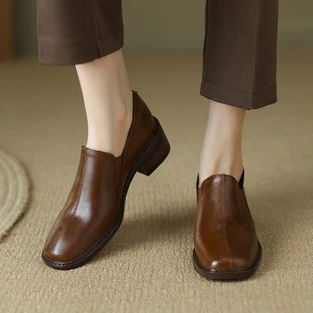 Женская обувь 2023 г. Элегантные женские лоферы на высоком каблуке с квадратным носком на среднем каблуке в стиле ретро телесного цвета, Женская обувь из натуральной кожи В ассортименте Изображение 2