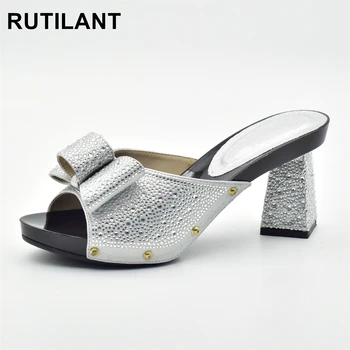 Новейшие туфли серебристого цвета, африканские свадебные туфли, высококачественные Элегантные итальянские женские туфли на низком каблуке с камнями, летние женские туфли-лодочки